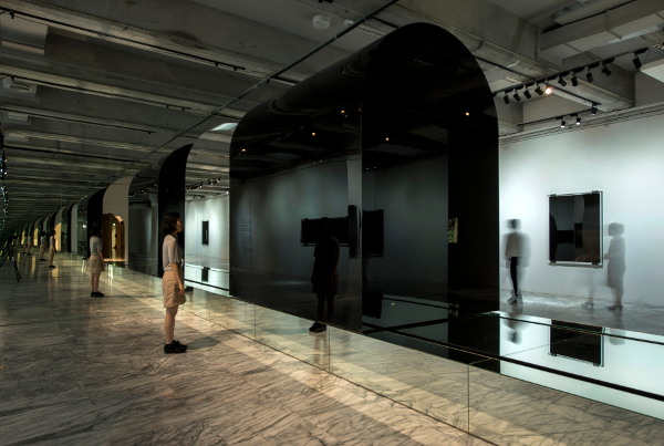 裝置藝術作品〈無盡的長廊〉