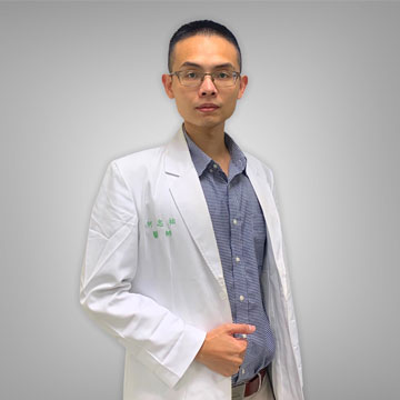 何忠祐醫師 Dr. Eric