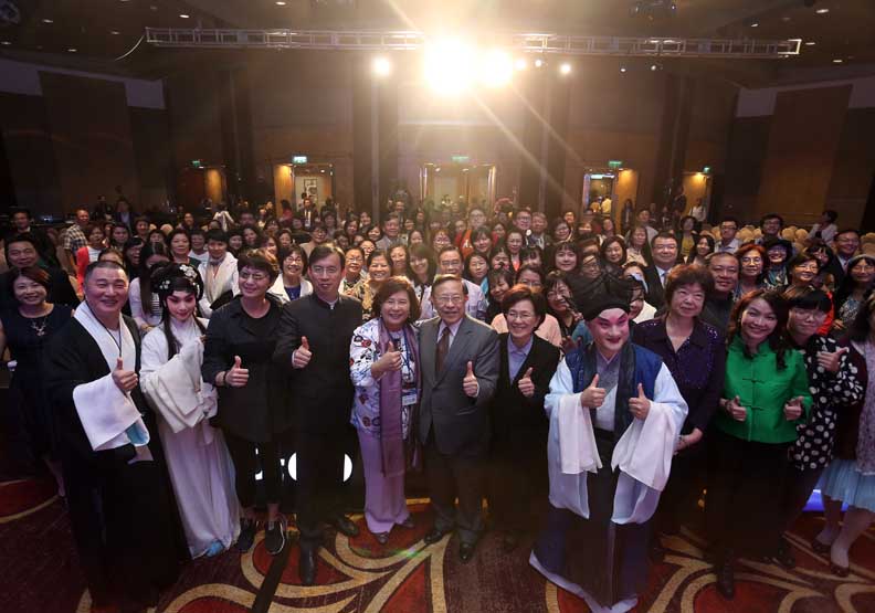 2017年峰會「文化夜談」，邀請國光劇團表演並參與論壇，激盪出傳統戲曲的創新意象。蘇義傑攝