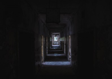 在中國救災，要先有「政治可靠性」