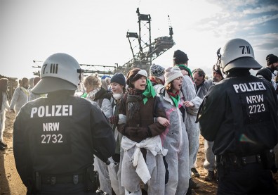 COP23場外 德反煤行動千人佔領森林、礦場