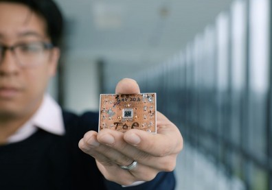 一秒解鎖 比傳統電腦快上一億倍