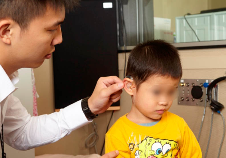 早期療育幫助聽損兒能聽會說