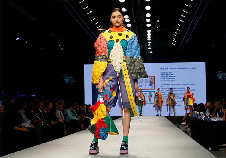 實踐大學服裝設計系彭柏碩擊退各國新銳 奪得首獎_img_10