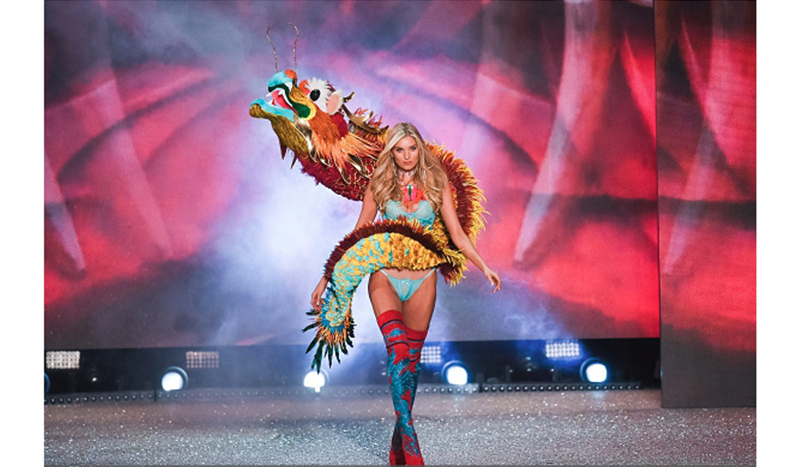 名模奚夢瑤慘摔舞台 張靚穎取代凱蒂佩芮成首位華人表演者_img_1