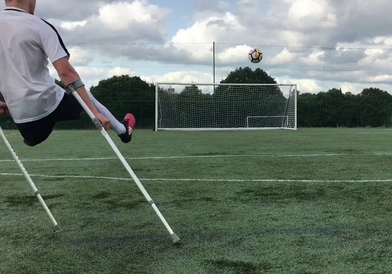 只有一隻腿的足球選手！他不願輸給逆境的勇氣_img_1