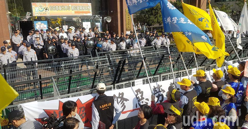 高雄勞工大遊行 3萬人上街頭反修勞基法_img_2