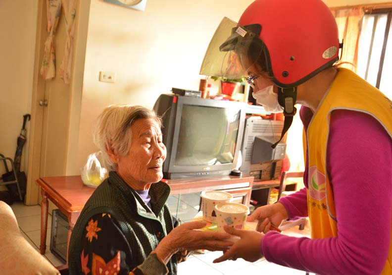 不僅是獨居老人的一餐，更是關懷與溫暖