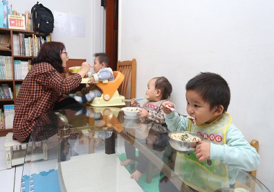 年撒500億育兒津貼 生育率為何不升反降？