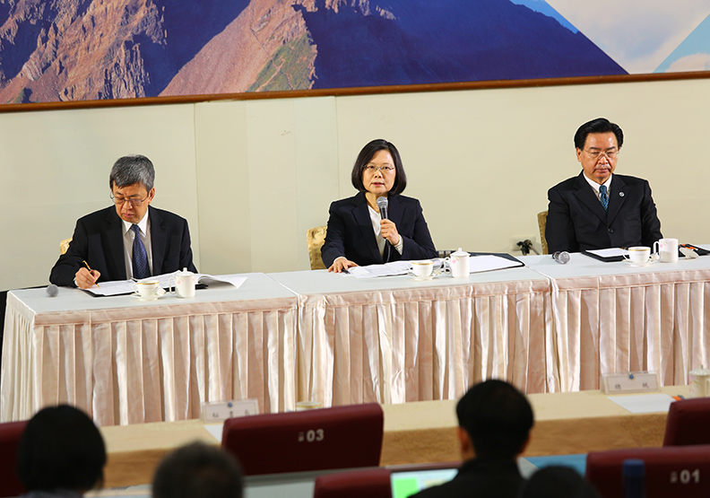 勞基法得罪青年，蔡英文想靠得標廠商救民調？_img_1