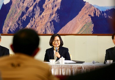 「小英電池」5小時變5天 超扯的政治數學