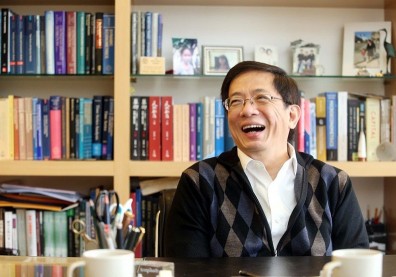 教授薪資30年不動 管中閔：台灣工廠思維將剩老肝拚GDP