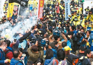 網列「一例一休趁亂漲價一覽表」要求店家降回來