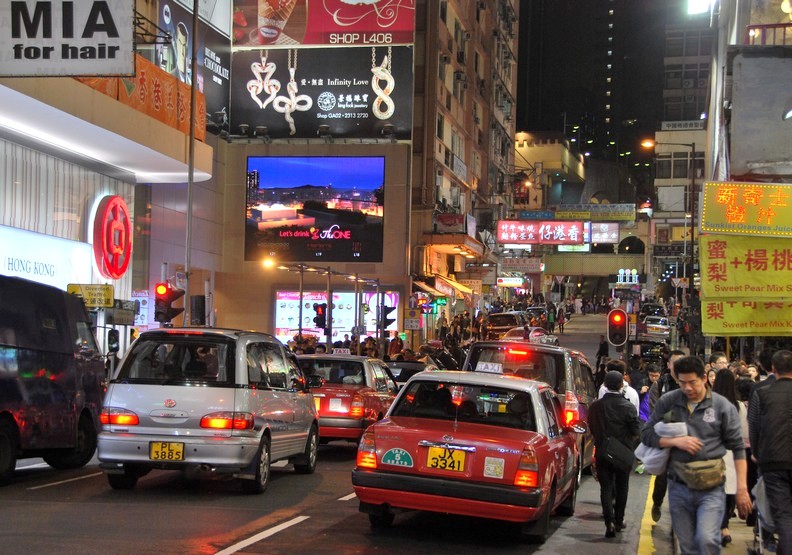 繁榮下的悲歌:「沒錢,真的很難在香港生存。」_img_4