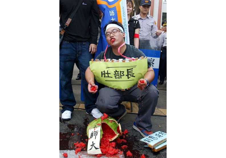 政治力鍘管爺 當年綠營力挺師大校長9個月下台_img_6