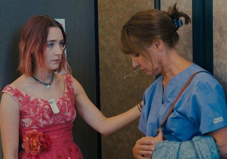 《淑女鳥》:你也許憤世嫉俗,但不該隱藏心中的愛_img_1