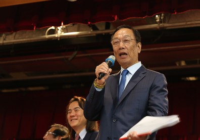 郭台銘再提能活到120歲 要向李嘉誠學習！