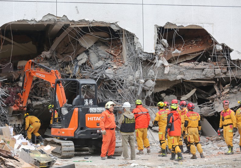 按摩、收驚樣樣有 他們用自己的「專業」來救災_img_1