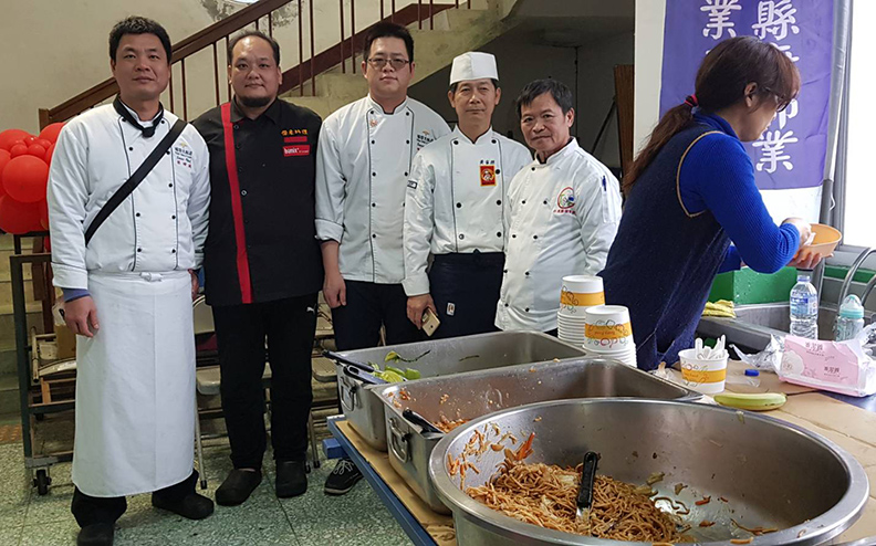 按摩、收驚樣樣有 他們用自己的「專業」來救災_img_2