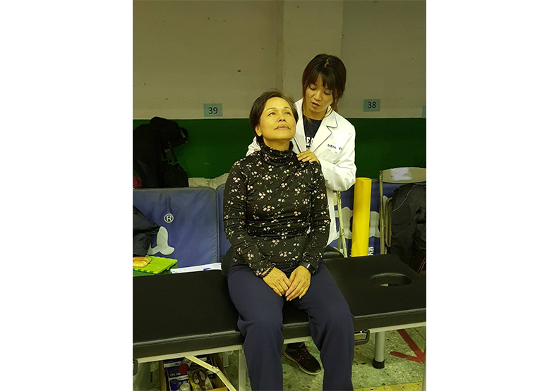 按摩、收驚樣樣有 他們用自己的「專業」來救災_img_3