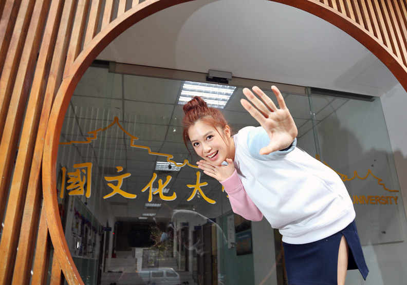 棄記者夢轉戰演員 爭取每次發光的機會