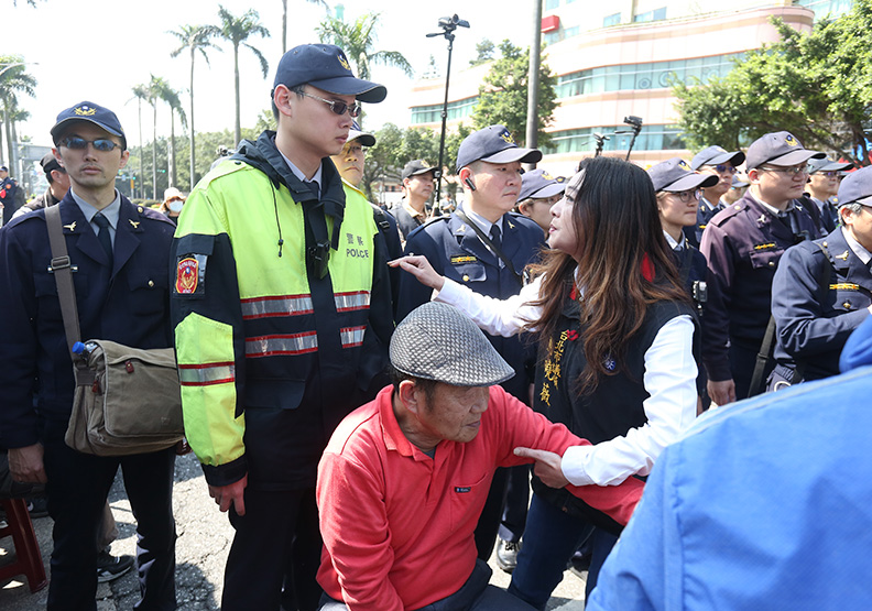 【圖集】反年改群起抗爭 立法院散會_img_9