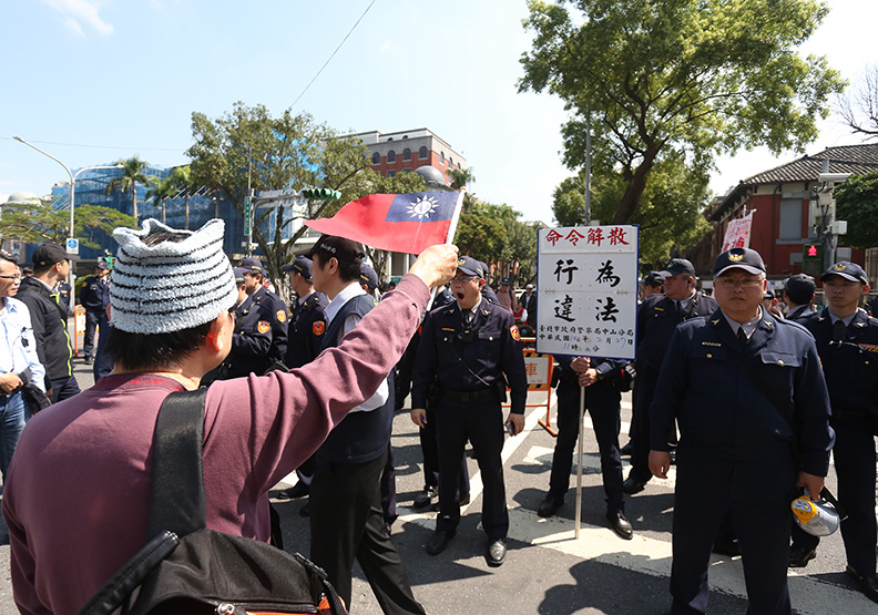 【圖集】反年改群起抗爭 立法院散會_img_6