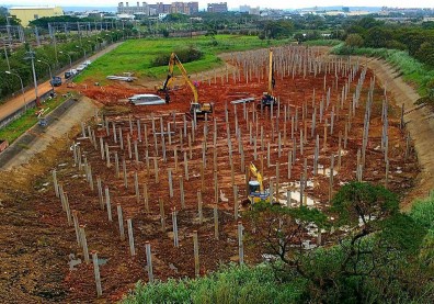 桃園埤塘抽乾架鋼筋 種電在三不管地帶