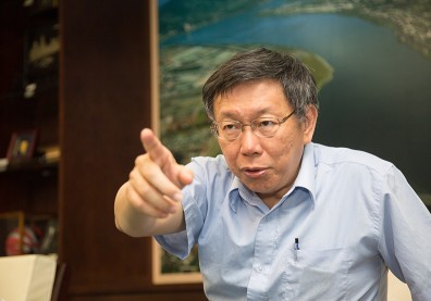 政府負債累累，憑什麼發紅包給民眾？連柯文哲都說「很奇怪」