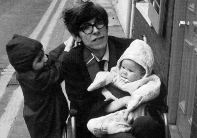 不讓靈魂受制於軀殼！史蒂芬霍金力抗漸凍人症的傳奇一生_img_4