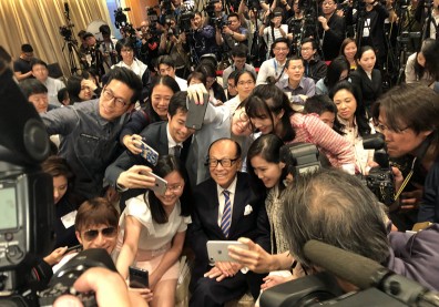 香港首富李嘉誠退休 兩個兒子繼承數兆台幣資產