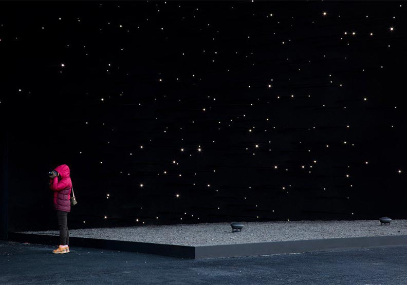 最黑暗的建築？英國建築新星設計的「空間裂縫」_img_1