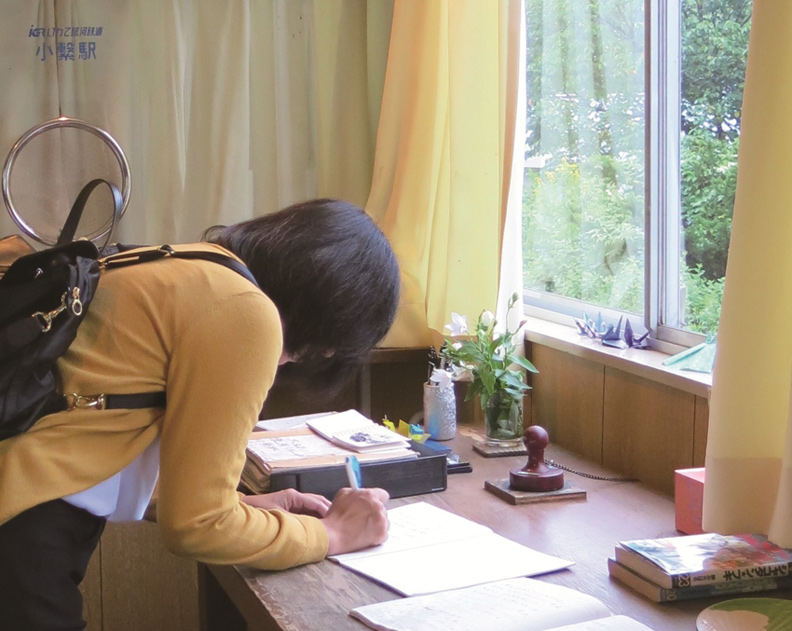 老奶奶回覆的車站留言本 挽回想自殺的她_img_3