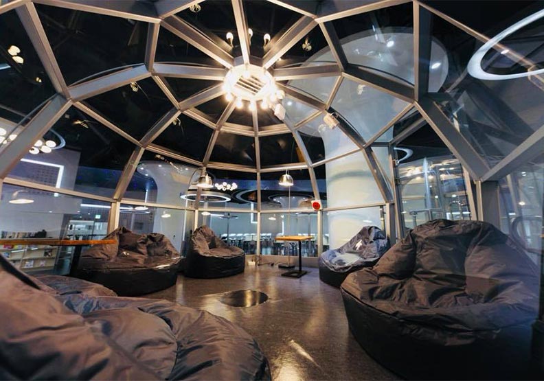 隱身市場裡的星空圖書館：新北林口東勢閱覽室