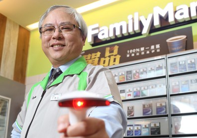 未來三年砸100億 逾半投入新零售