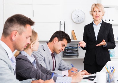 生成式AI衝擊中階主管！扁平化組織加速成形