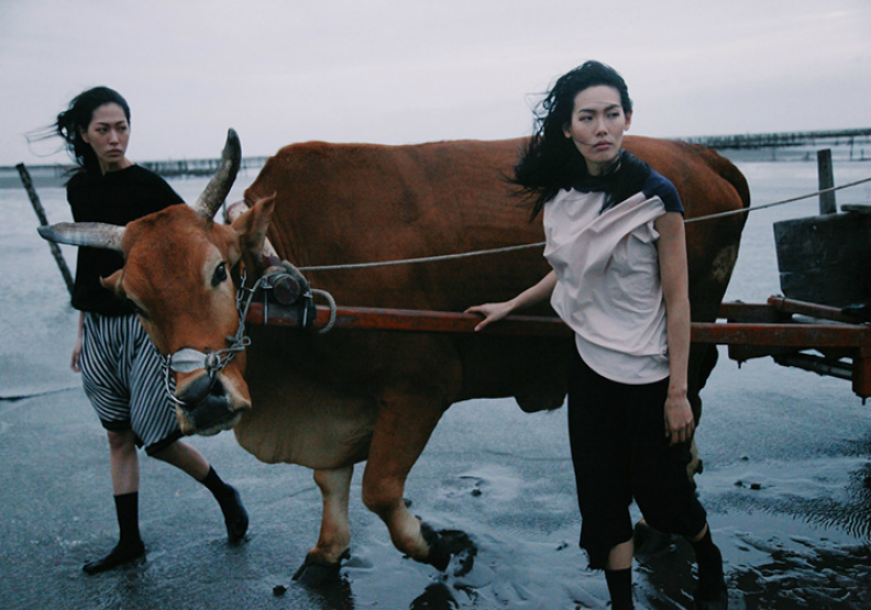 取材台灣精神!Charinyeh 2018春夏演繹耕蚵 國寶級電影看板手繪畫師、新銳攝影師齊助陣!_img_2
