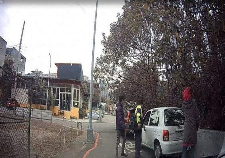 誰把波麗士大人變傭人？ 垃圾車撿錢、水溝找鑰匙…_img_3