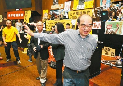 從統獨課綱到赴陸兼課 教育部長哪個不中槍？