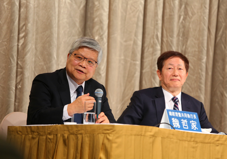 (2018年資料照)左起為台積電總裁魏哲家、董事長劉德音。賴永祥攝