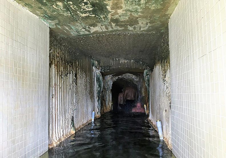 加拿大卑詩省:鐘乳石洞裡泡溫泉_img_10