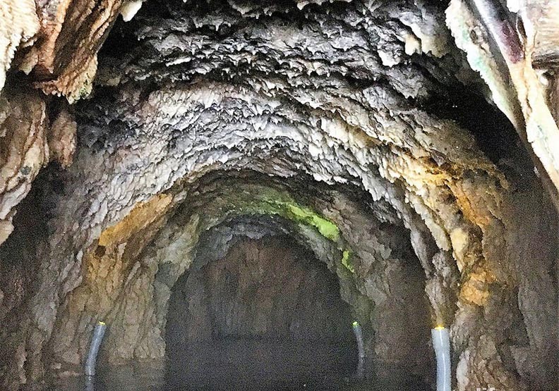 加拿大卑詩省:鐘乳石洞裡泡溫泉_img_12