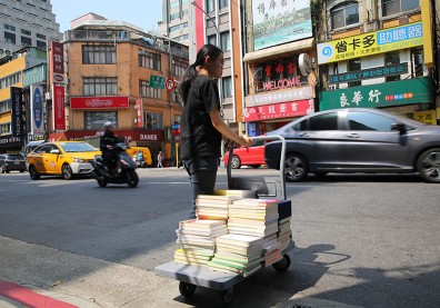 傳奇書街少了書香味 轉型商旅另闢活路
