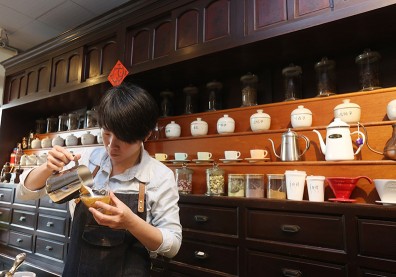 中藥罐混搭咖啡香 下午茶也能養氣補神