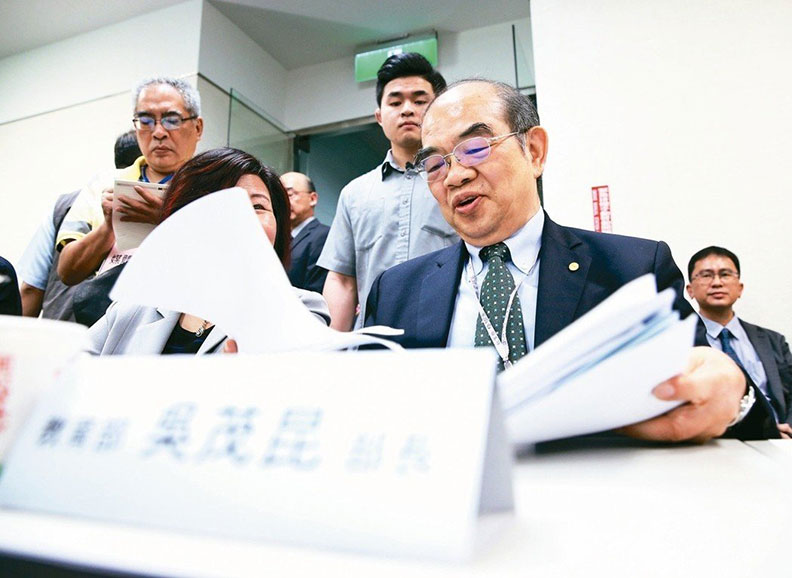 上任一周就拔管 吳茂昆PK管中閔 誰的爭議大?_img_4