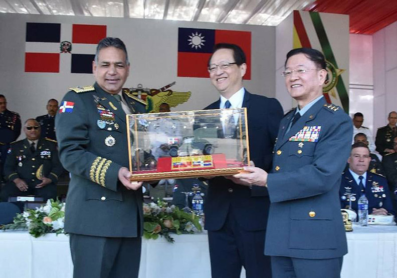 援贈全打水漂！看多明尼加接收台灣軍備時嘴巴多甜