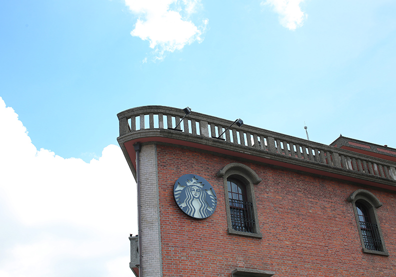 1998年美國星巴克進駐台灣市場後，讓台灣咖啡文化走向大眾化。遠見資料照