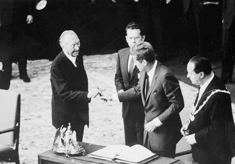 兩韓峰會大解密!金正恩自備的這支鋼筆大有來頭_img_5