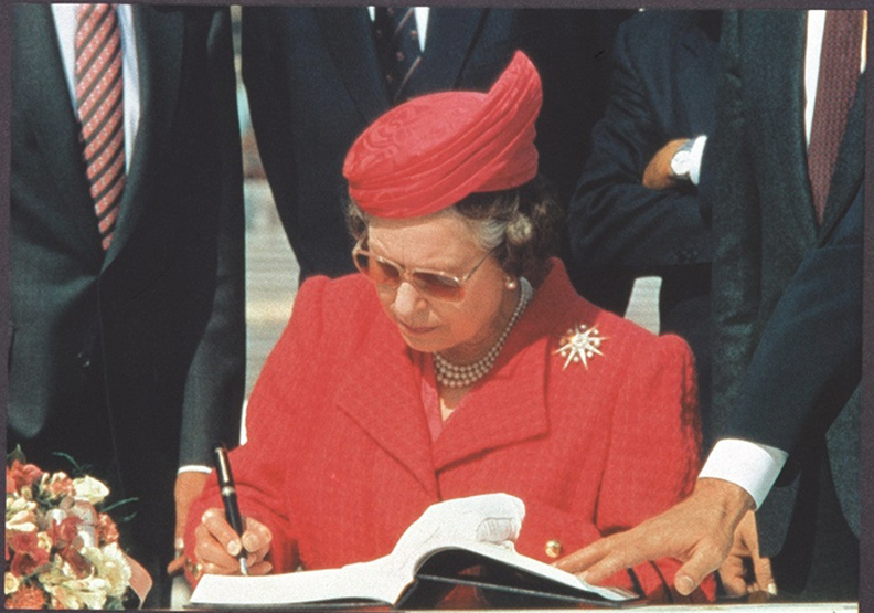 兩韓峰會大解密！金正恩自備的這支鋼筆大有來頭_img_7