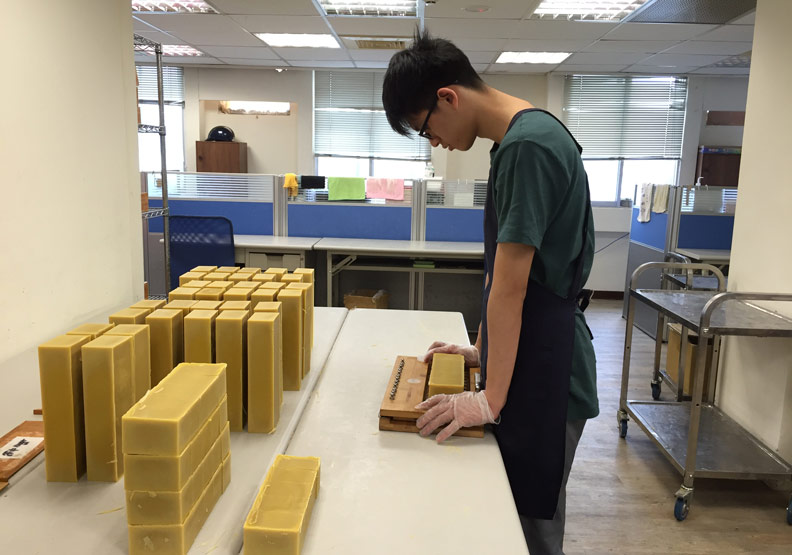 視障人士不靠同情,自食其力拼「幸福」_img_3